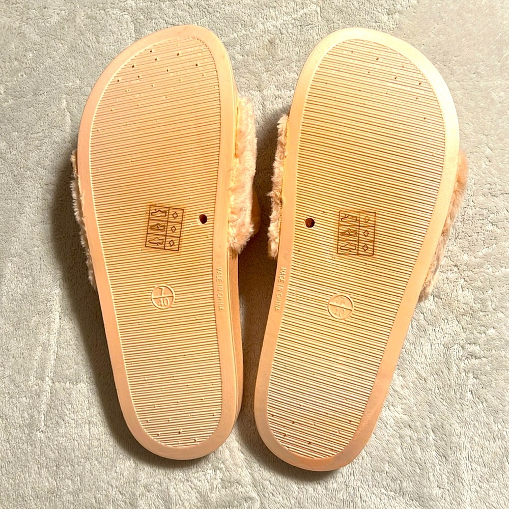 Ella Light Pink Slippers With Faux Fur Minimalist Design. Size 8. NWOT - Picture 2 of 2